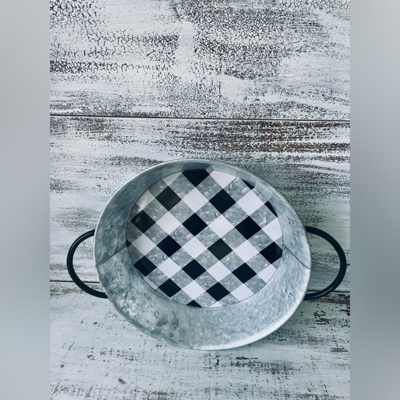 Black & White Buffalo Check Round Trays Set of 2 - Picture 2 of 13